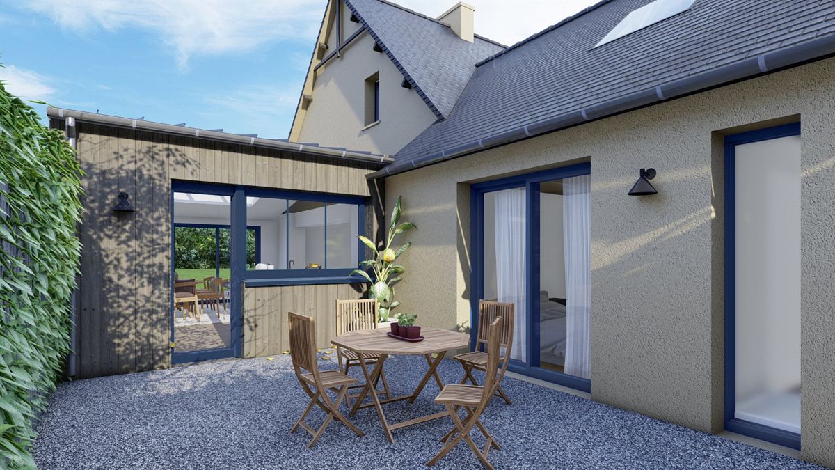 Cour et terrasse d'une maison rénovée, perspective