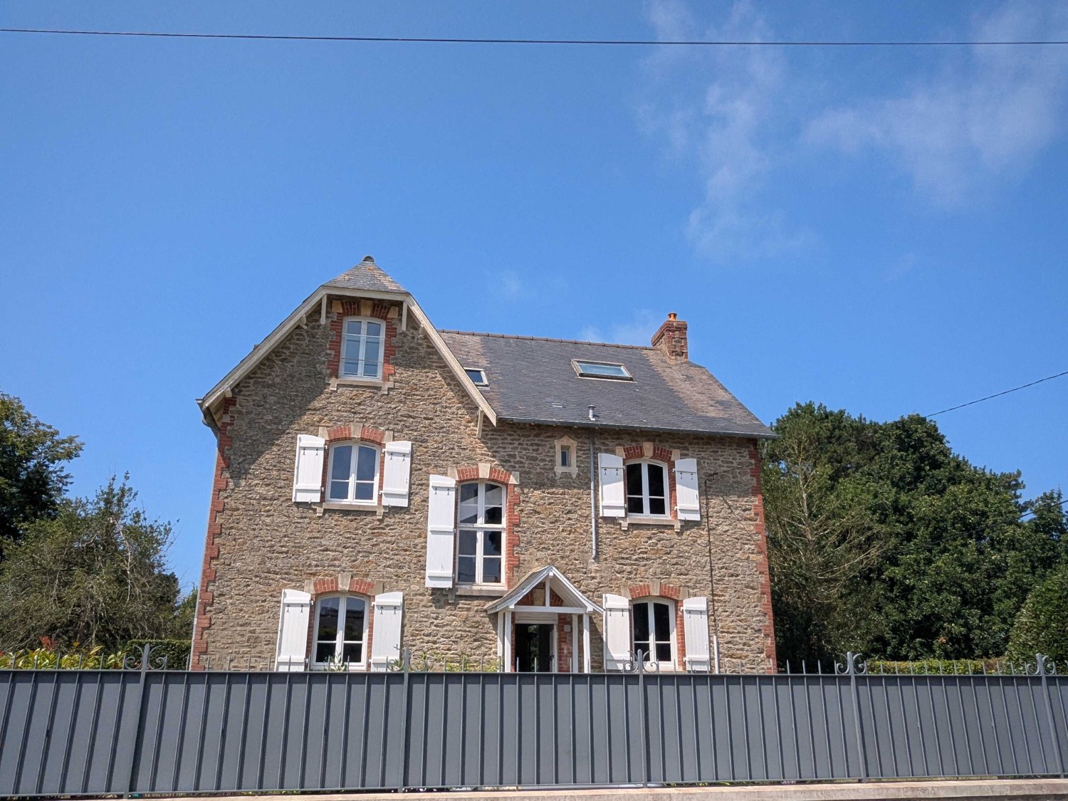 Maison en pierre avec grande verrière réalisée par CHAML KVM en Ille-et-Vilaine