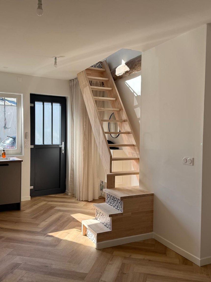 Entrée et escalier finis après travaux